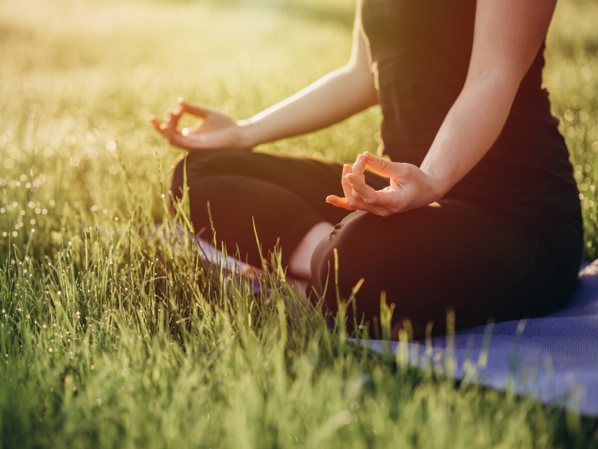 Frau beim Yoga