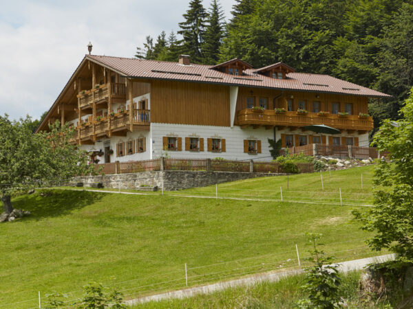 Bauernhaus am Berg.
