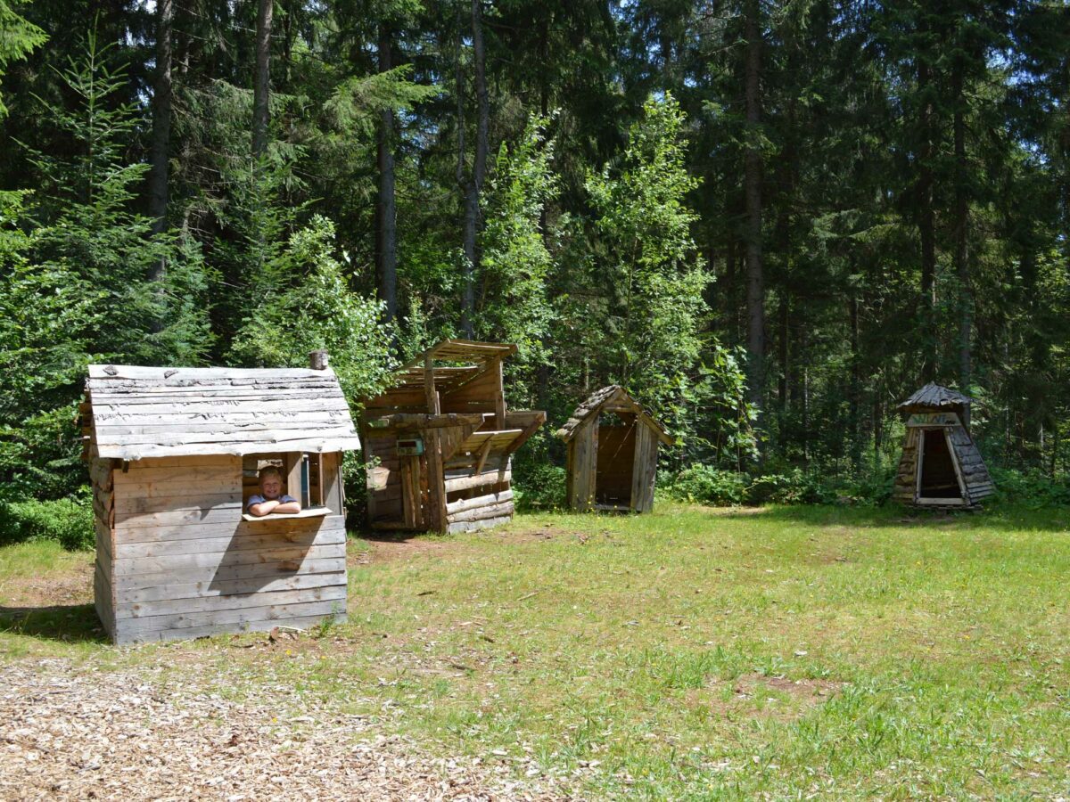 Kleine Holzhütten für Kinder