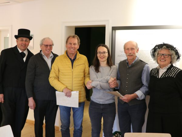 v. l. Adalbert Stifterer in Person von Leonhard Ascher, Gerhard Eggersdorfer, Hans Griebl, Kristina Urmann, Toni Schmid und Rosina Steininger.